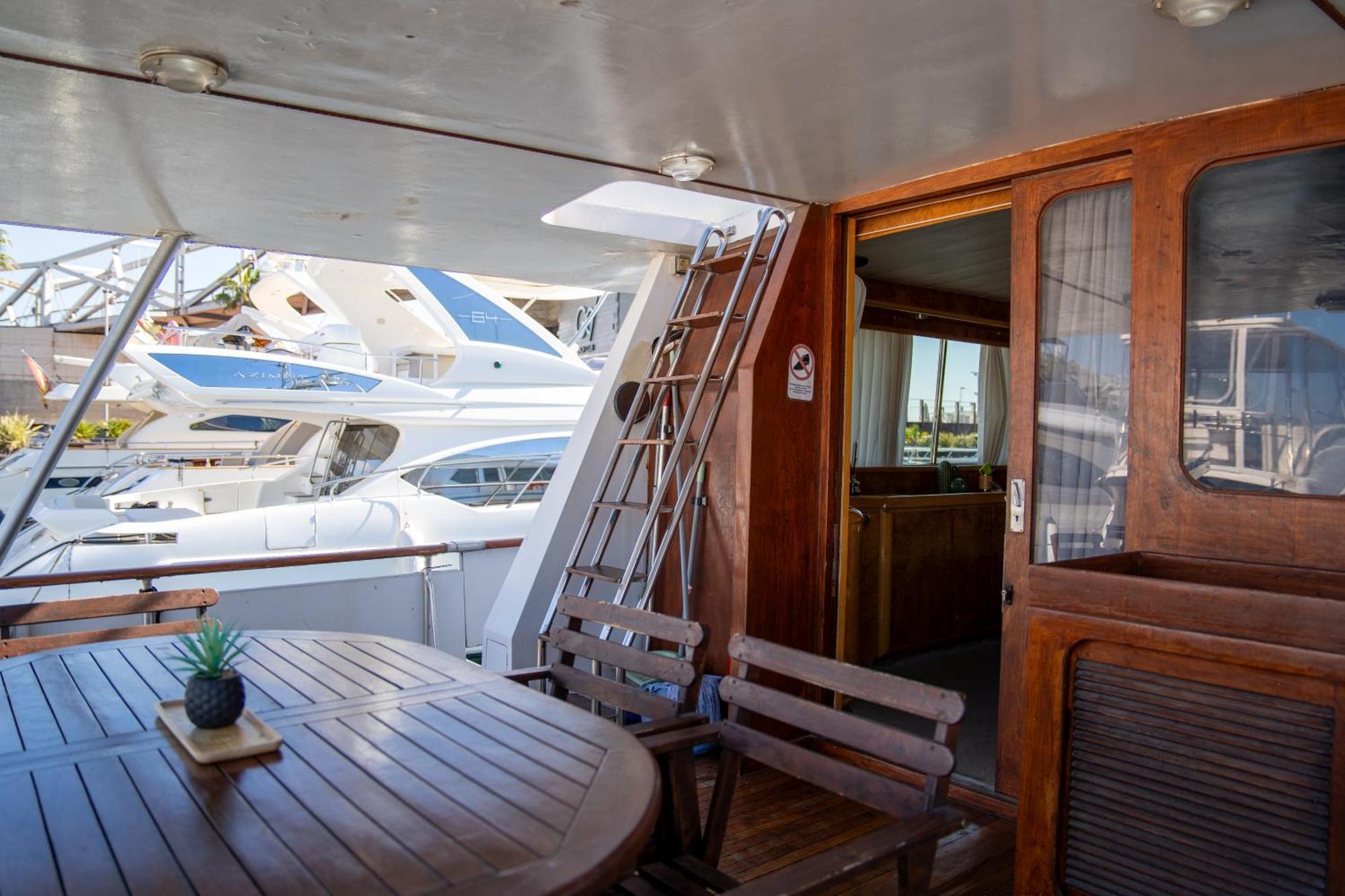 Hotel Boat Aloha Sant Adria de Besos Exterior foto